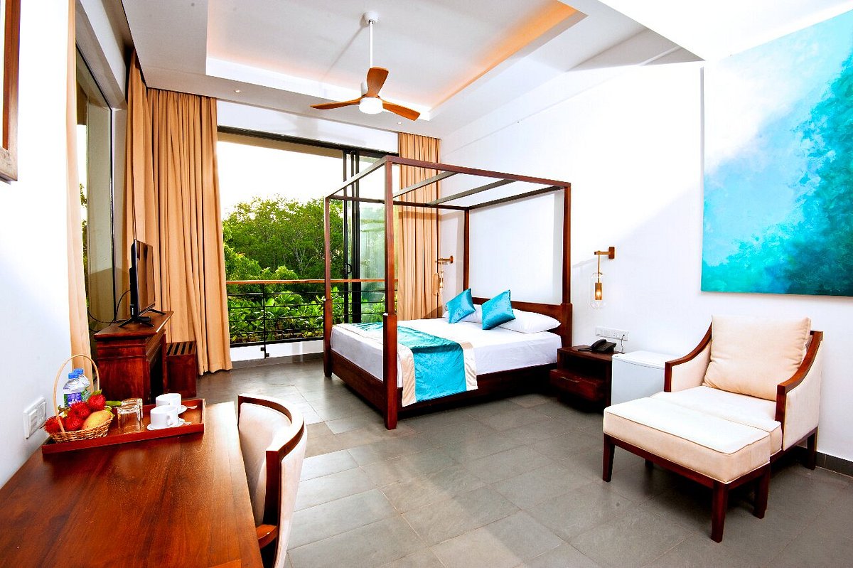 the-lake-forest-hotel-5