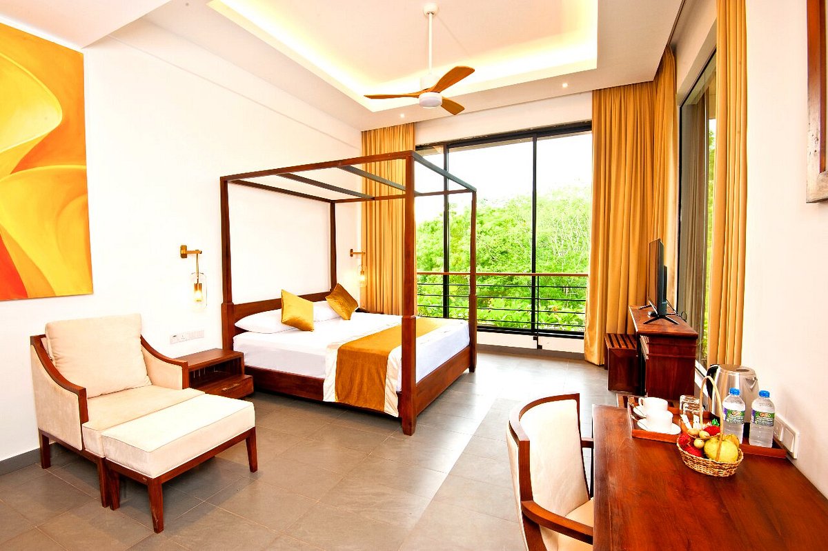 the-lake-forest-hotel-6
