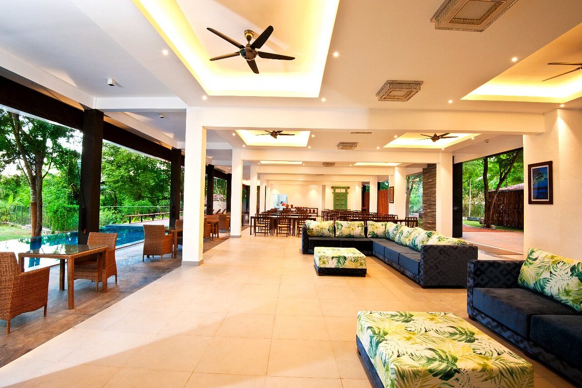 the-lake-forest-hotel-7
